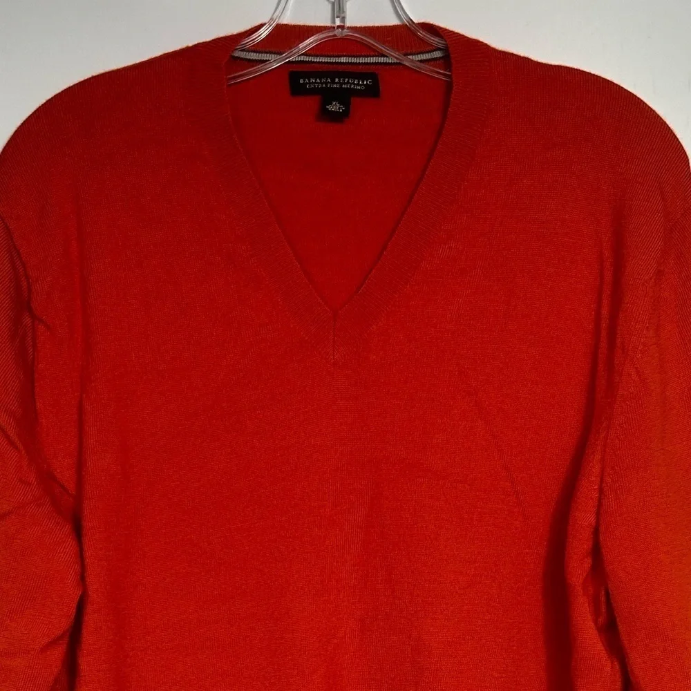 Banana Republic Extra Fine Merino Wool Sweater Size XL Red V-Neck Long Sleeves